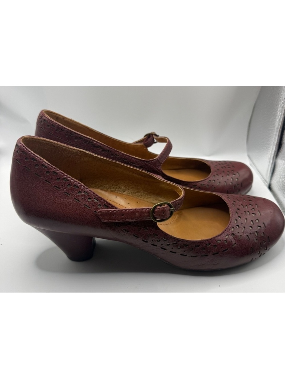 Naya "Castalia" burgundy leather Mary Jane heels size 9 Wide